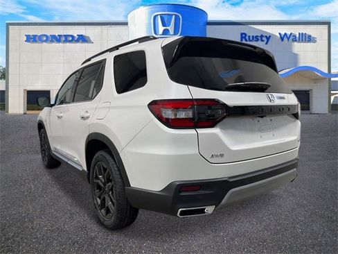 New 2025 Honda Pilot Touring image 5