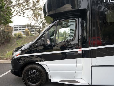 Used 2023 Mercedes-Benz Sprinter 4500 image 4