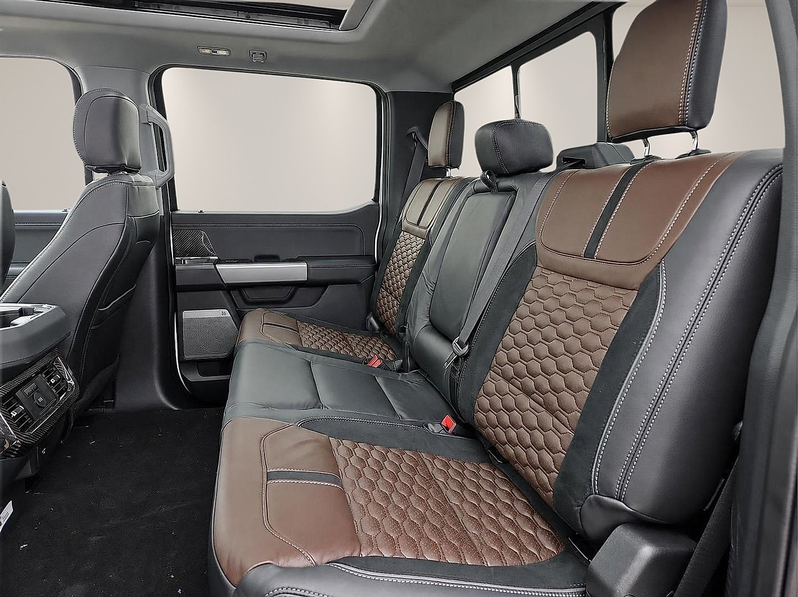 New 2026 Ford F250 Lariat w/ Black Appearance Package AWD/4WD image 14