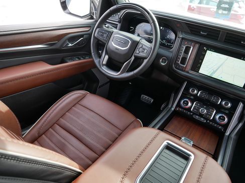 Certified 2023 GMC Yukon Denali Ultimate image 9