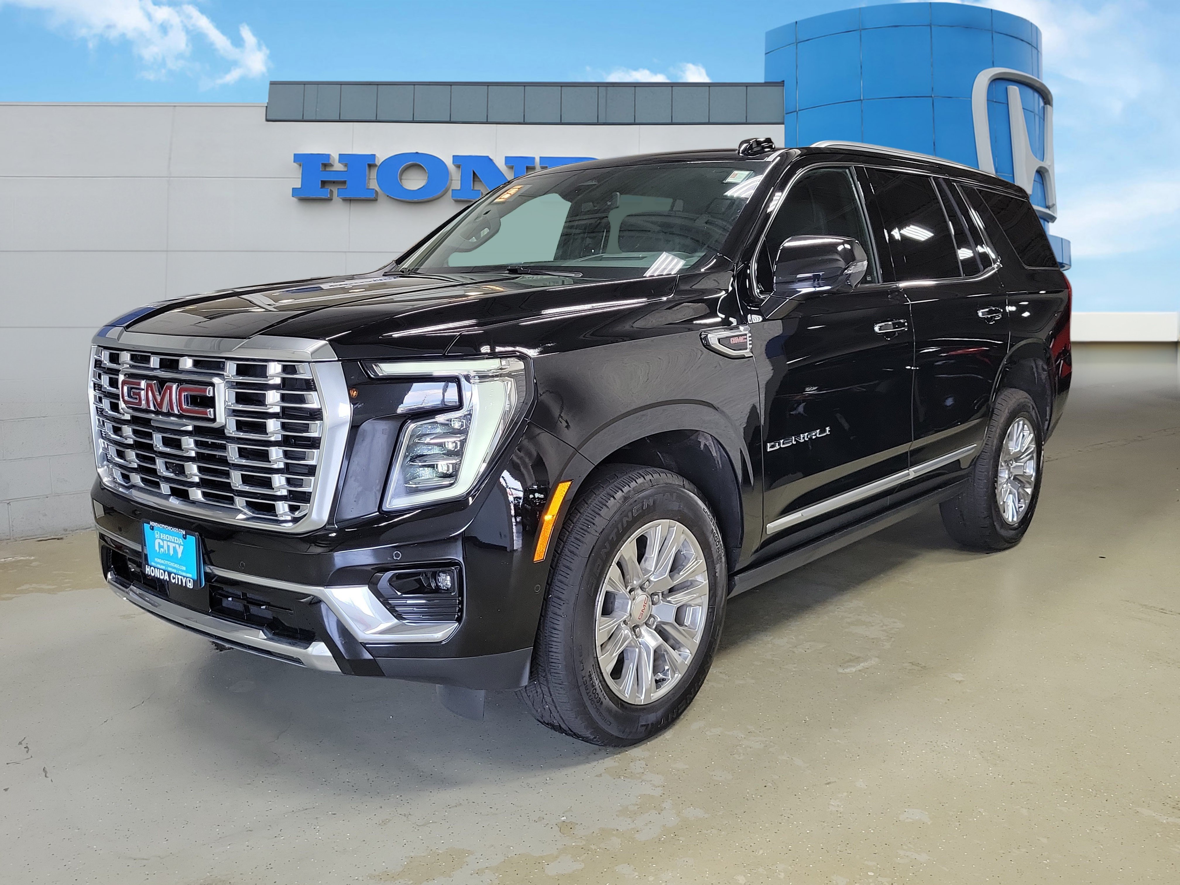 Used 2026 GMC Yukon Denali w/ Sun & Power Step Package AWD/4WD image 2