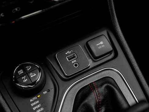 Used 2022 Jeep Cherokee Trailhawk image 36