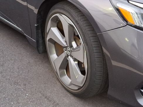 Used 2018 Honda Accord Touring image 10