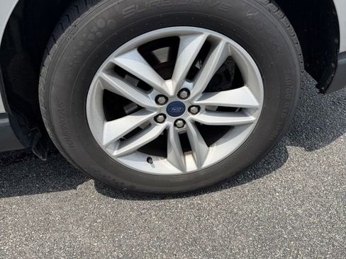Used 2015 Ford Edge SEL w/ Equipment Group 201A AWD/4WD image 9