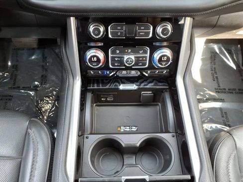 Used 2021 GMC Yukon XL Denali w/ Denali Premium Package image 13