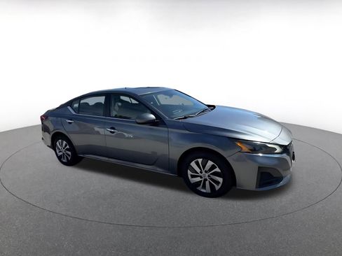 Used 2023 Nissan Altima 2.5 S image 2