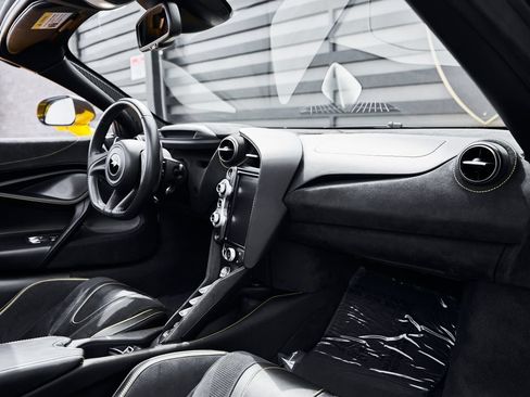 Used 2021 McLaren 720S Luxury RWD image 38