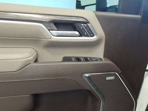 Used 2025 Chevrolet Silverado 2500 LTZ w/ LTZ Premium Package AWD/4WD image 15