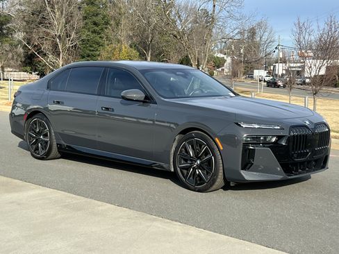 Used 2023 BMW 740i 740i w/ Executive Package image 2