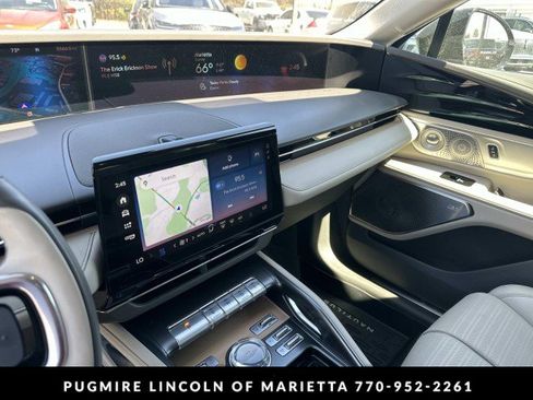 Used 2025 Lincoln Nautilus Reserve AWD/4WD image 20