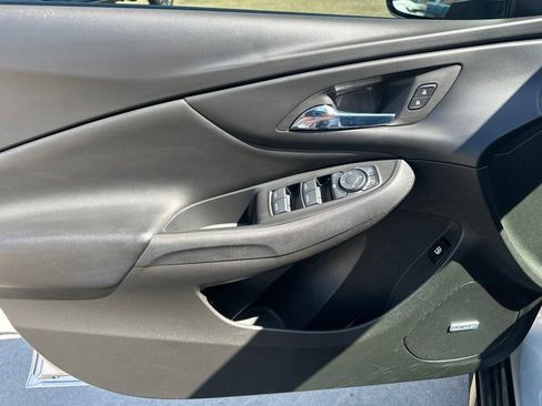 Used 2017 Chevrolet Volt Premier w/ Driver Confidence II Package FWD image 15