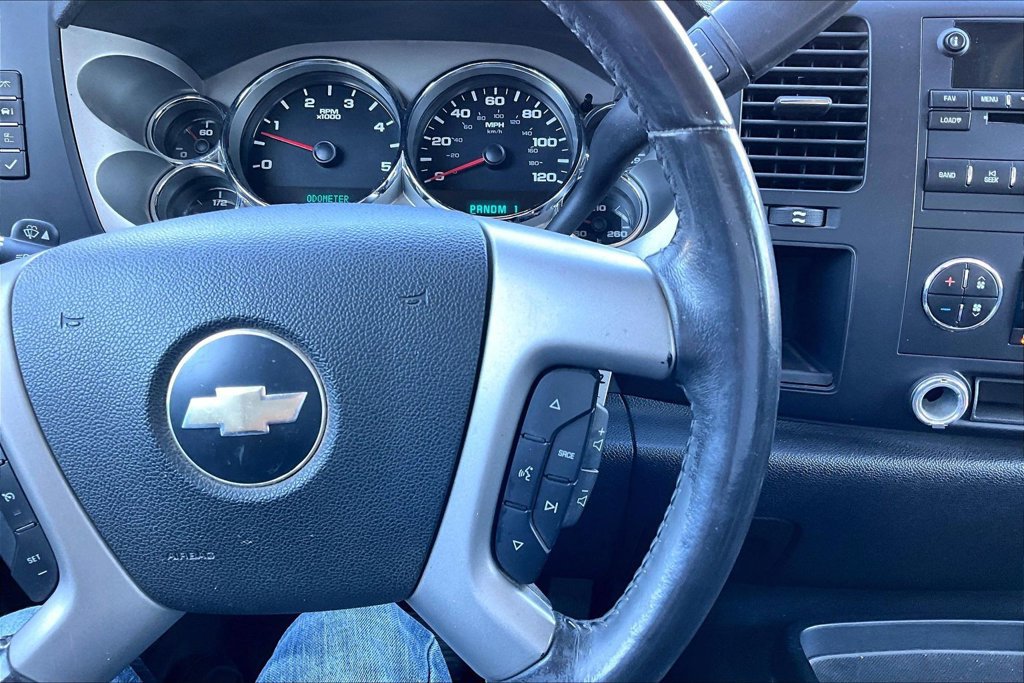 Used 2007 Chevrolet Silverado 2500 LT w/ 2LT Audio Package RWD image 7