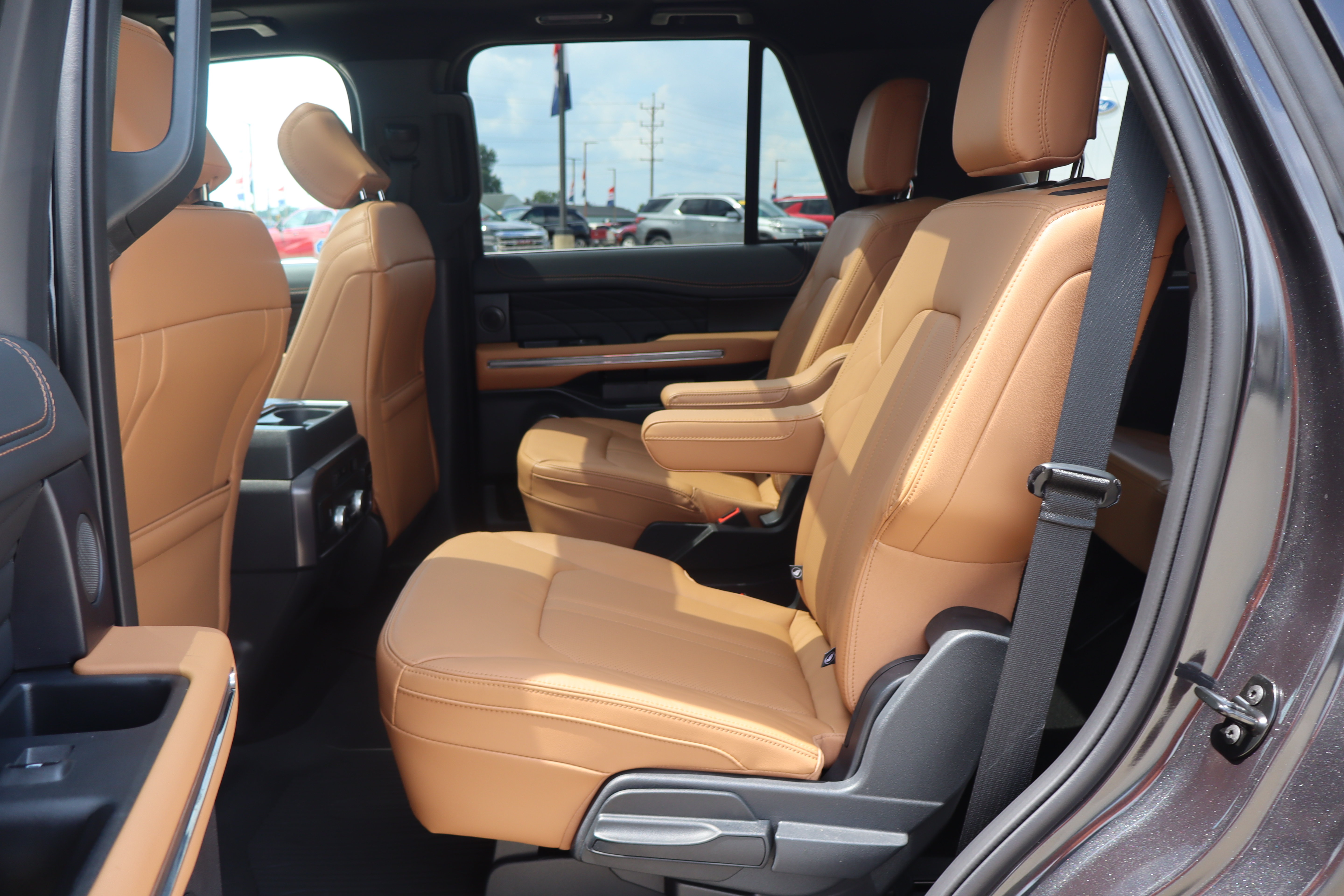 Used 2024 Ford Expedition Platinum AWD/4WD image 11