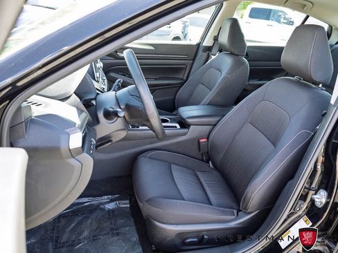 Used 2024 Nissan Altima 2.5 SV FWD image 17
