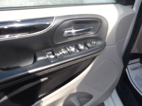 Used 2019 Dodge Grand Caravan SXT FWD image 10