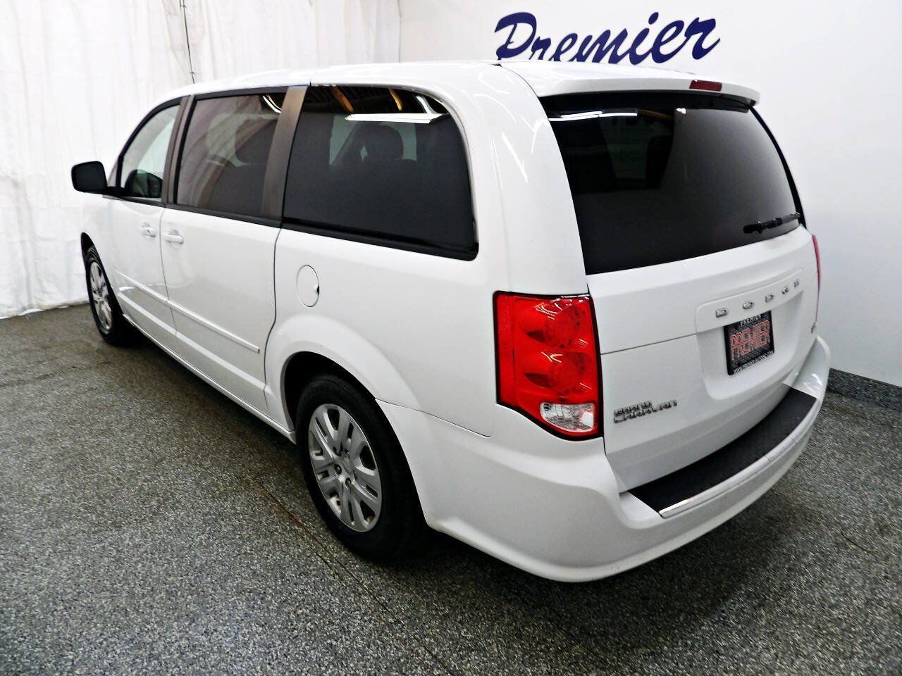 Used 2016 Dodge Grand Caravan SE w/ Quick Order Package 29E SE FWD image 4