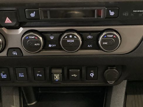 Used 2022 Toyota Tacoma Limited image 22