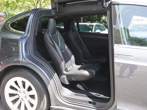 Used 2020 Tesla Model X Long Range AWD/4WD image 21