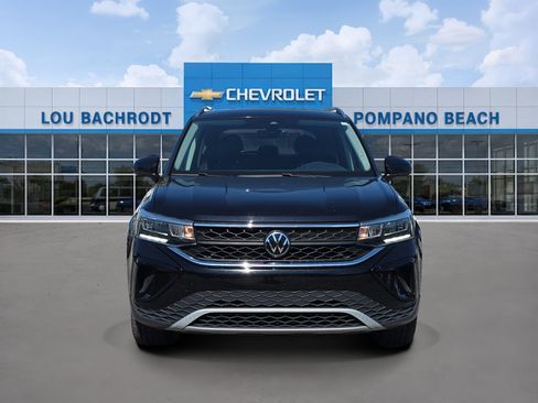 Used 2024 Volkswagen Taos SE image 2