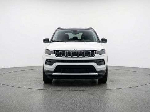 Used 2025 Jeep Compass Limited AWD/4WD image 2