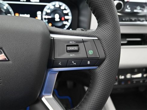 New 2025 Mitsubishi Outlander SEL image 32