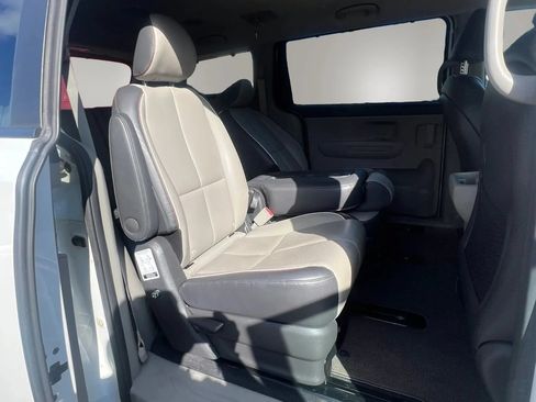 Used 2017 Kia Sedona LX w/ LX Essentials Premium Package FWD image 30