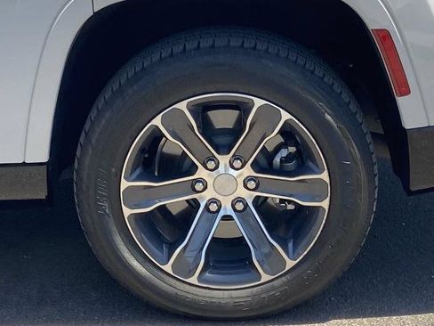 Used 2023 Jeep Grand Wagoneer 4WD w/ Flexible Seating Group image 30