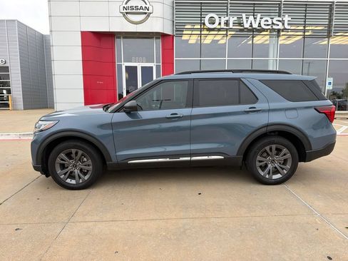 Used 2025 Ford Explorer Active w/ Active Comfort Package AWD/4WD image 2
