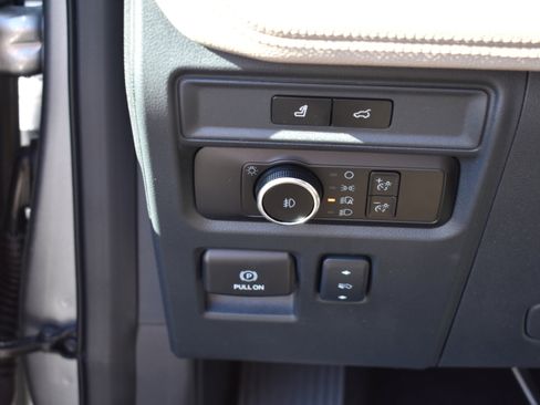 Used 2024 Ford Expedition Limited image 16