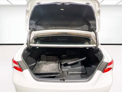 Used 2020 Toyota Camry SE w/ Carpet Mat Package FWD image 17