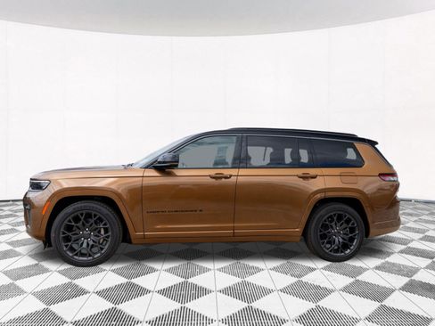 New 2026 Jeep Grand Cherokee L Summit w/ Obsidian Package AWD/4WD image 8