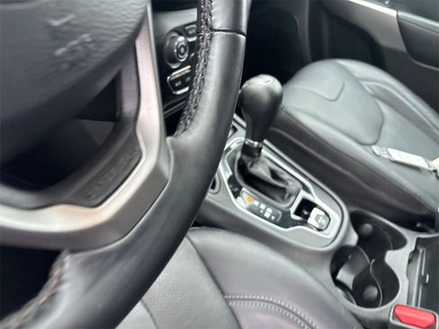 Used 2020 Jeep Cherokee Limited image 12