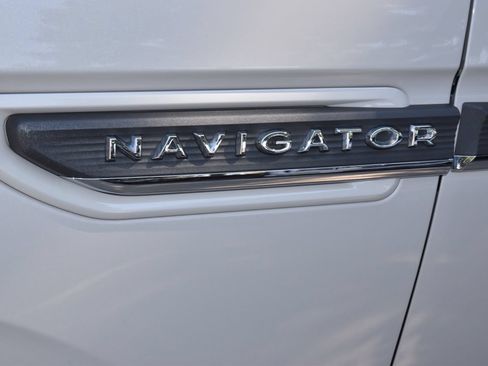 Certified 2024 Lincoln Navigator Premiere AWD/4WD image 41
