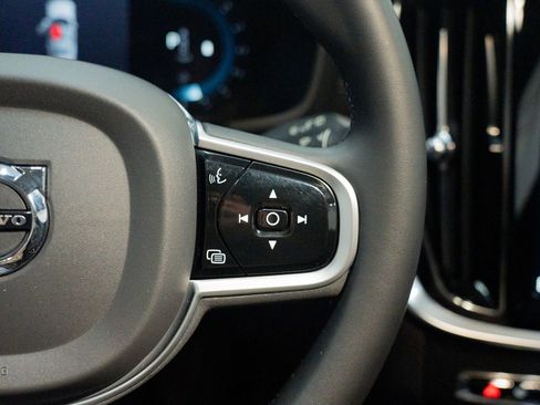 Used 2023 Volvo V60 B5 Cross Country Ultimate w/ Climate Package image 35