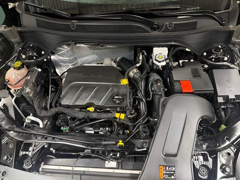 Used 2025 Chevrolet Trax LT w/ Sunroof Package FWD image 26