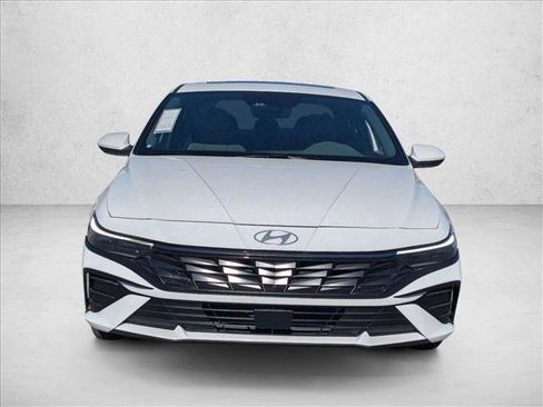 Used 2024 Hyundai Elantra SEL w/ Convenience Package image 2