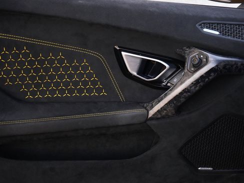 Used 2018 Lamborghini Huracan Performante image 24