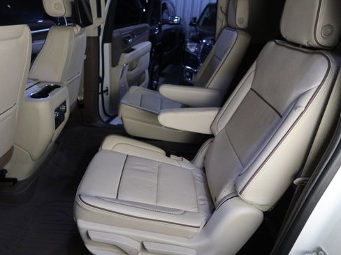 Used 2023 GMC Yukon XL Denali w/ Denali Reserve Package image 19