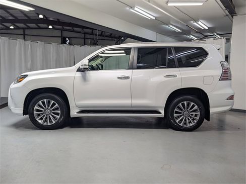 Used 2020 Lexus GX 460 Luxury w/ Accessory Package image 25