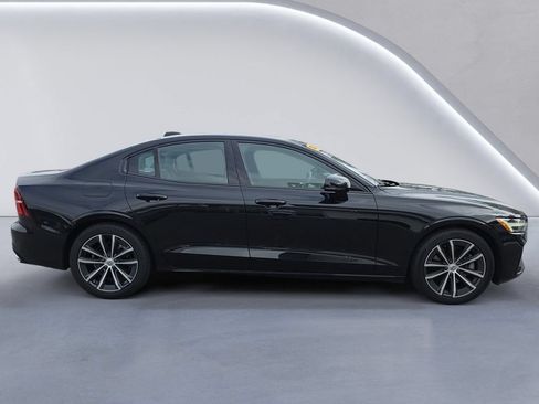 Certified 2022 Volvo S60 B5 Momentum w/ Protection Package Premier AWD/4WD image 3