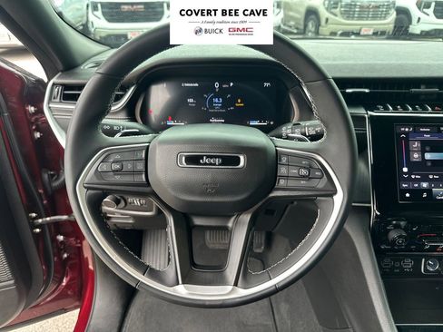 Used 2023 Jeep Grand Cherokee L Altitude image 15