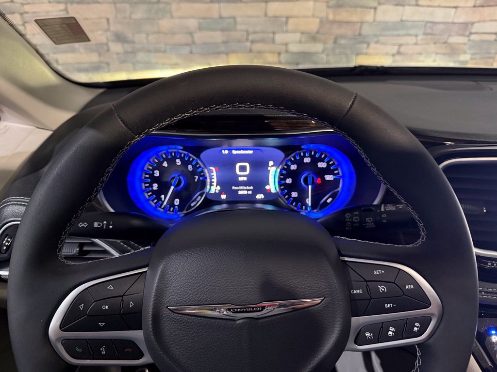 Used 2024 Chrysler Pacifica Limited AWD/4WD image 15