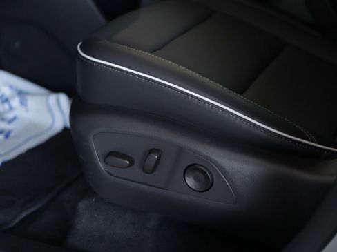 Used 2025 Buick Enclave Preferred image 21