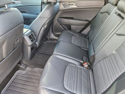 Used 2025 Kia Sportage SX image 29