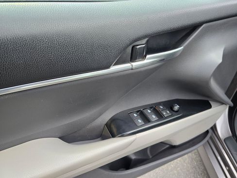 Used 2019 Toyota Camry LE FWD image 20