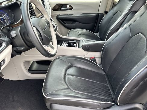 Certified 2021 Chrysler Pacifica Limited w/ Uconnect Theater Family Group AWD/4WD image 14