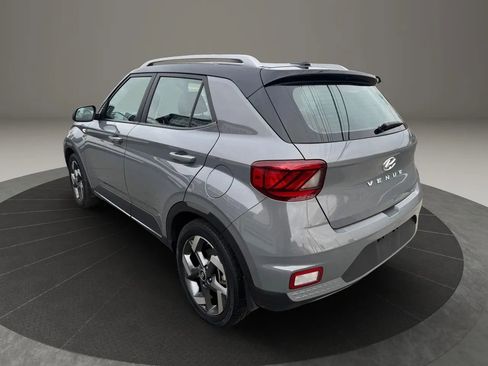 Used 2022 Hyundai Venue Limited w/ Cargo Package image 7