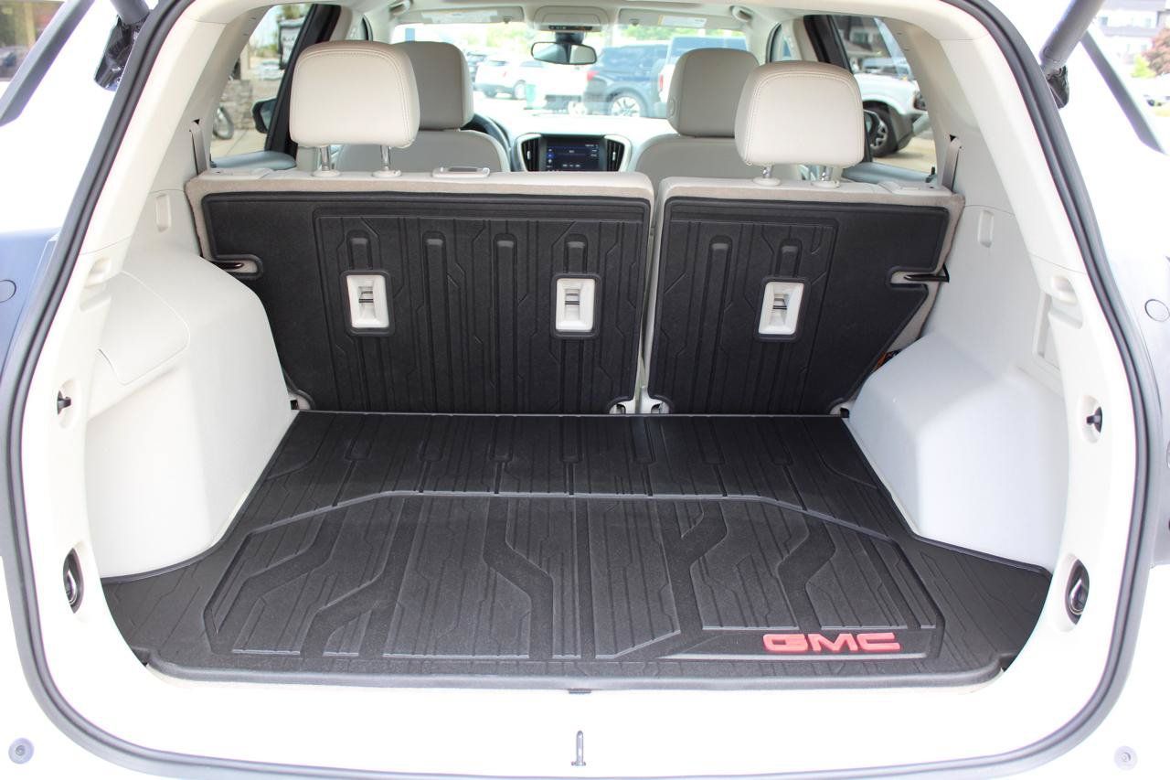 Used 2024 GMC Terrain Denali w/ Denali Premium Package AWD/4WD image 59