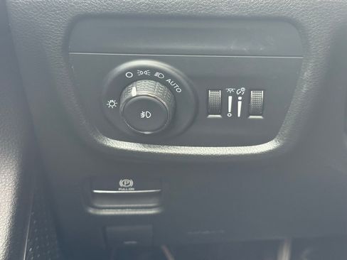 Used 2024 Jeep Grand Cherokee L Limited w/ Luxury Tech Group II image 17