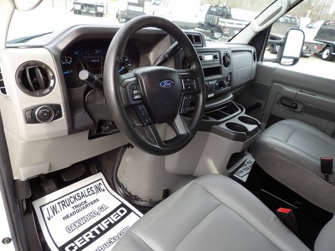 Used 2021 Ford E-350 and Econoline 350 Super Duty image 16